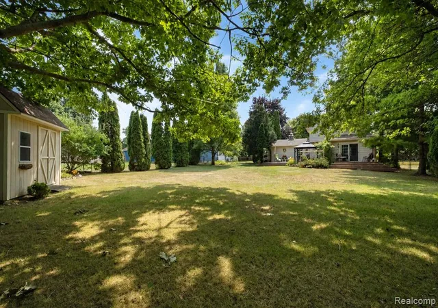 31st image of 605 Autumn Dr, Flushing, MI 48433 1933 | MLS# 61022904