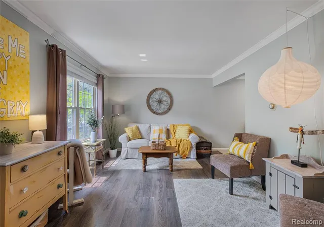 Photo 4 of Sale Pending at 605 Autumn Dr, Flushing, MI 48433 1933 | MLS# 61022904 | Listing updated on 2026-10-04