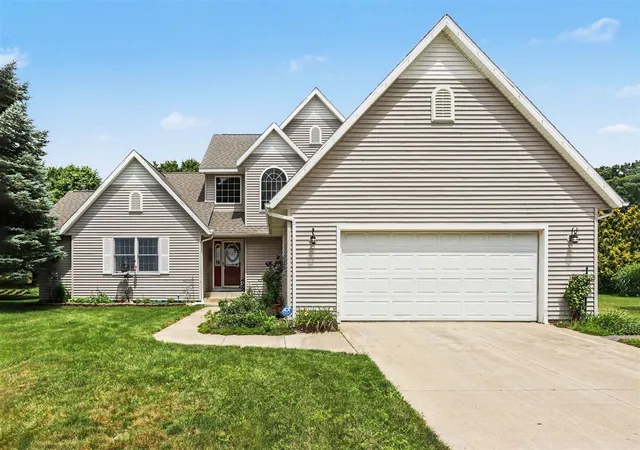 Homes for sale in Three Rivers, MI | 17704 Moorepark Rd, Three Rivers, MI 49093 | MLS# 70542883