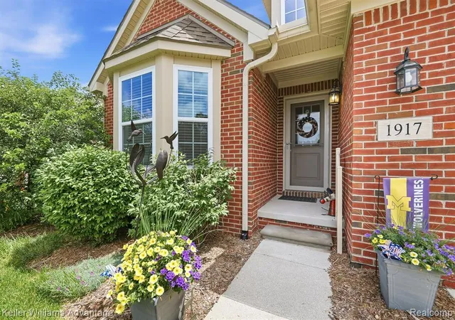 2nd image of 1917 Egret Pointe, Howell, MI 48843 9253 | MLS# 61023300