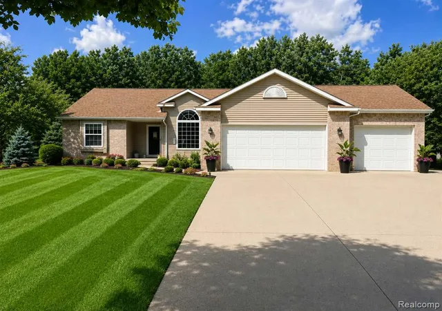 1st image of 10070 N Fenton Rd, Fenton, MI 48430 | MLS# 61020475