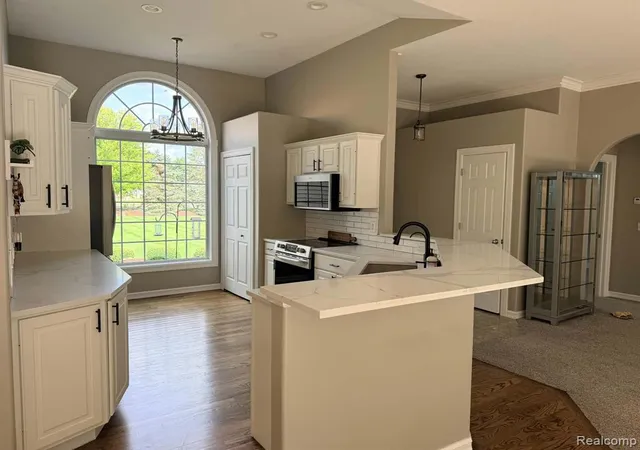 2nd image of 10070 N Fenton Rd, Fenton, MI 48430 | MLS# 61020475
