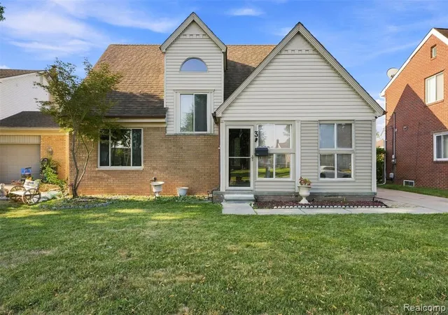 Photo 2 of Sale Pending at 3 Morross Ct, Dearborn, MI 48126 | MLS# 61018047 | Listing updated on 2026-09-05