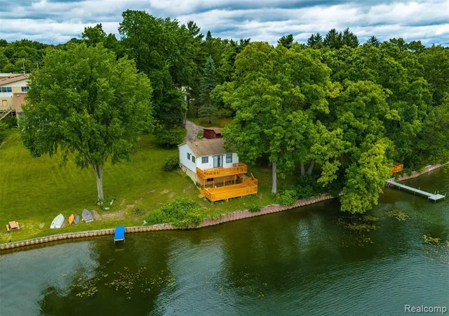 1st image of 11044 Grand River Ave, Brighton, MI 48116 | MLS# 61006086