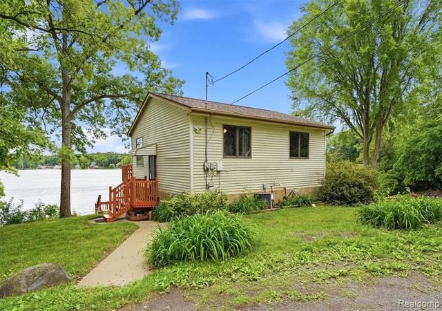 3rd image of 11044 Grand River Ave, Brighton, MI 48116 | MLS# 61006086