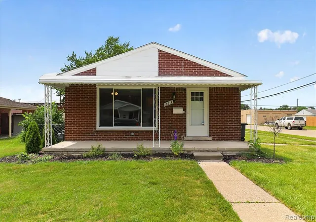 Homes for sale in Riverview, MI | 18514 Ray St, Riverview, MI 48193 | MLS# 61001427