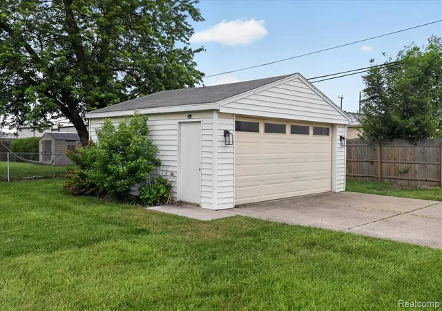 Homes for sale in Riverview, MI | 18514 Ray St, Riverview, MI 48193 | MLS# 61001427