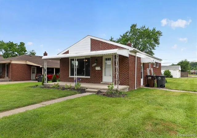 Homes for sale in Riverview, MI | 18514 Ray St, Riverview, MI 48193 | MLS# 61001427