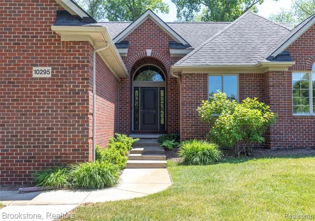 Photo 3 of Sale Pending at 10295 Northridge Ct, White Lake, MI 48386 2641 | MLS# 61001684 | Listing updated on 2026-08-28