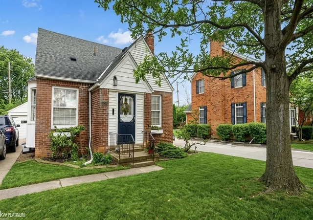 Homes for sale in Grosse Pointe Woods, MI | 1120 Vernier Rd, Grosse Pointe Woods, MI 48236 | MLS# 50213754