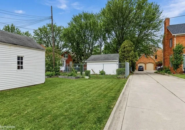 Homes for sale in Grosse Pointe Woods, MI | 1120 Vernier Rd, Grosse Pointe Woods, MI 48236 | MLS# 50213754