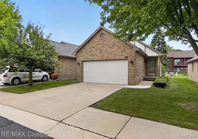 4th image of 3937 Sunflower Ln, Warren, MI 48091