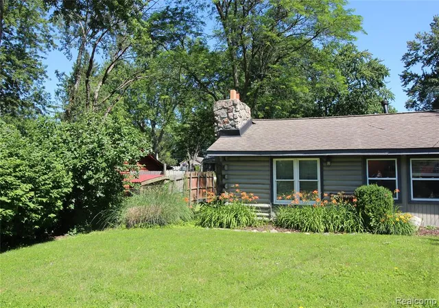 Photo 3 of Sale Pending at 11144 Beryl Dr, White Lake, MI 48386 3601 | MLS# 61008056 | Listing updated on 2026-08-29