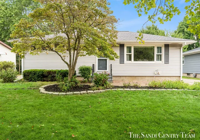 Photo 3 of Sale Pending at 1015 Taylor Ave, Grand Haven, MI 49417 | MLS# 70552069 | Listing updated on 2026-08-27