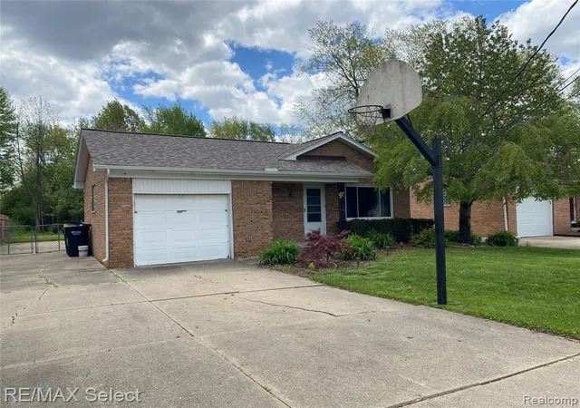Photo 2 of Sale Pending at 607 W Girard Ave, Madison Heights, MI 48071 | MLS# 60991005 | Listing updated on 2026-08-24
