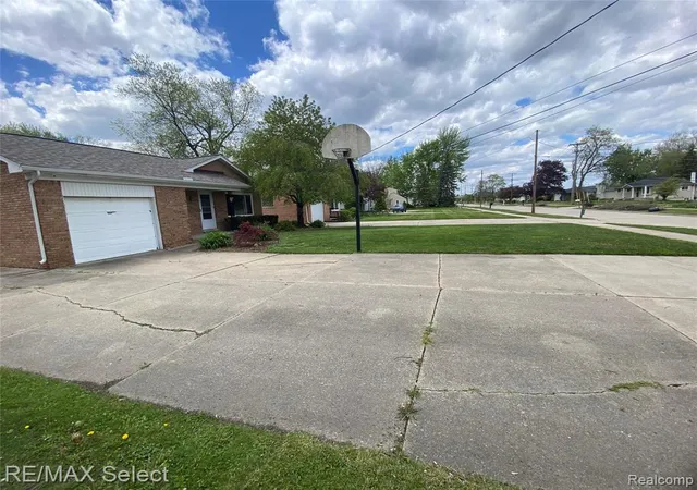 Photo 3 of Sale Pending at 607 W Girard Ave, Madison Heights, MI 48071 | MLS# 60991005 | Listing updated on 2026-08-24