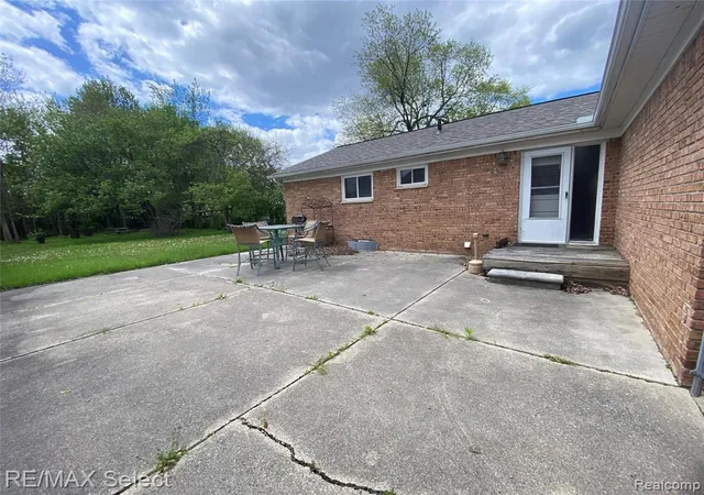 Photo 4 of Sale Pending at 607 W Girard Ave, Madison Heights, MI 48071 | MLS# 60991005 | Listing updated on 2026-08-24