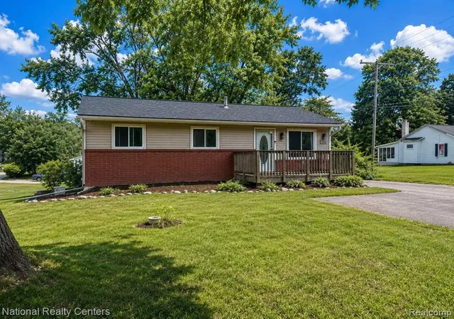 Homes for sale in Commerce Township, MI | 5611 Blackmoor St, Commerce Township, MI 48382 | MLS# 61003017