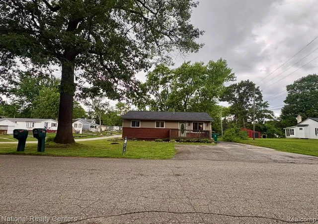 Homes for sale in Commerce Township, MI | 5611 Blackmoor St, Commerce Township, MI 48382 | MLS# 61003017