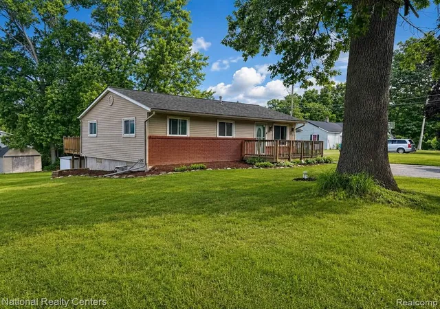 Homes for sale in Commerce Township, MI | 5611 Blackmoor St, Commerce Township, MI 48382 | MLS# 61003017
