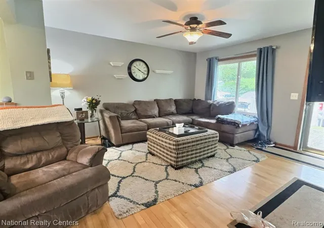 Homes for sale in Commerce Township, MI | 5611 Blackmoor St, Commerce Township, MI 48382 | MLS# 61003017