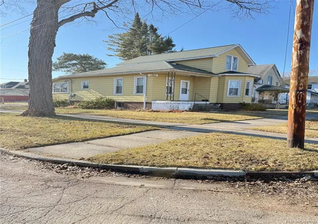 Homes for sale in Saginaw, MI | 140 N Andre St, Saginaw, MI 48602 | MLS# 60970830