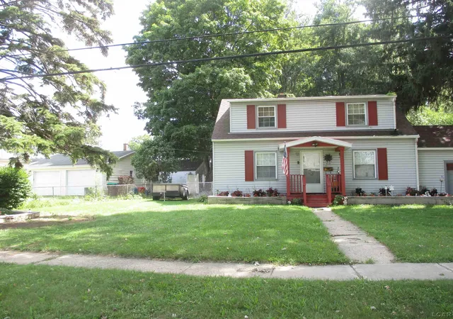 Photo 2 of Sale Pending at 910 Sheffield Ave, Adrian, MI 49221 | MLS# 50220036 | Listing updated on 2026-09-24