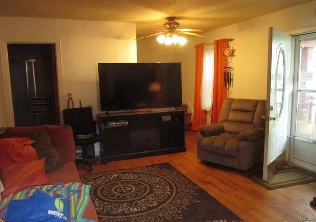 Photo 3 of Sale Pending at 910 Sheffield Ave, Adrian, MI 49221 | MLS# 50220036 | Listing updated on 2026-09-24