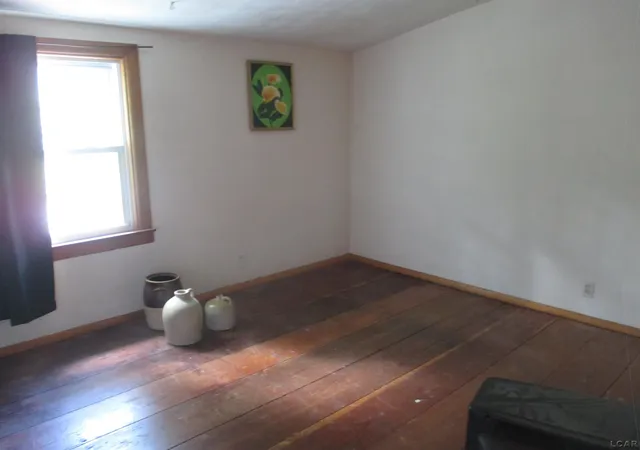 Photo 3 of Sale Pending at 910 Sheffield Ave, Adrian, MI 49221 | MLS# 50220036 | Listing updated on 2026-09-24