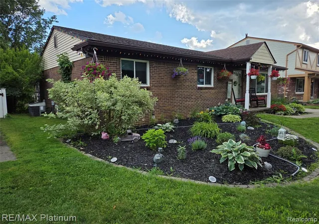 Homes for sale in Canton, MI | 42079 Edenbrooke Dr, Canton, MI 48187 | MLS# 61005740