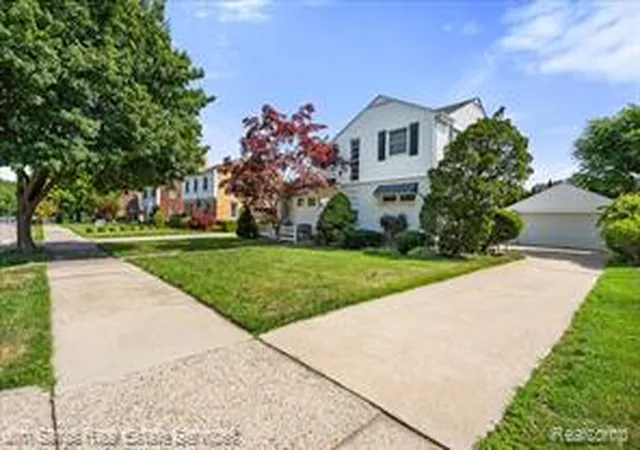 Homes for sale in Grosse Pointe Park, MI | 1010 Nottingham Rd, Grosse Pointe Park, MI 48230 | MLS# 61009368