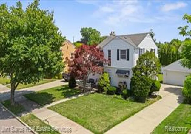 Homes for sale in Grosse Pointe Park, MI | 1010 Nottingham Rd, Grosse Pointe Park, MI 48230 | MLS# 61009368