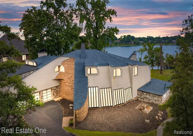 1st image of 1440 Lochridge Rd, Bloomfield Hills, MI 48302 0733 | MLS# 61023829