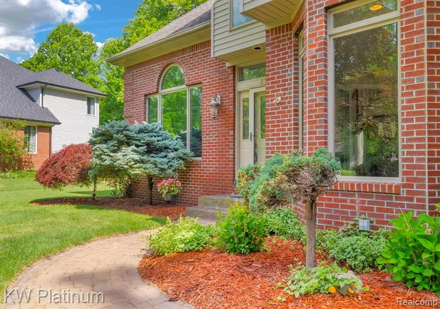 Homes for sale in Fort Gratiot, MI | 4270 Greenview Cir, Fort Gratiot, MI 48059 | MLS# 61003673