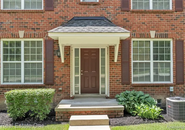 Homes for sale in Novi, MI | 41590 Mitchell Rd, Novi, MI 48377 | MLS# 61005729