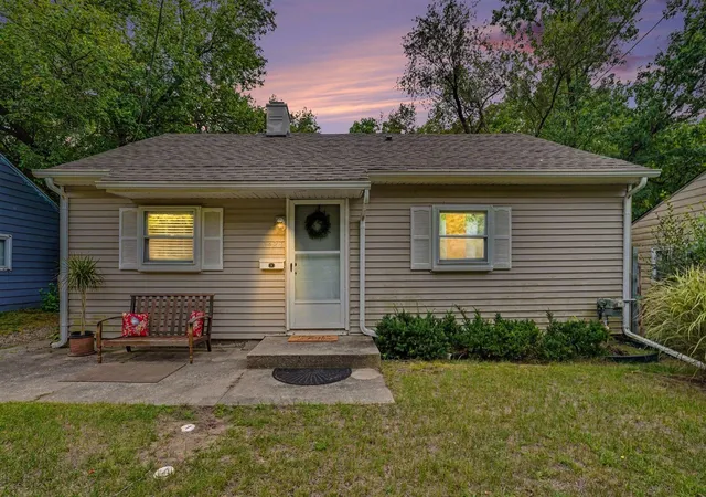 Photo 2 of Sale Pending at 1423 W North St, Kalamazoo, MI 49006 | MLS# 70555079 | Listing updated on 2026-08-28