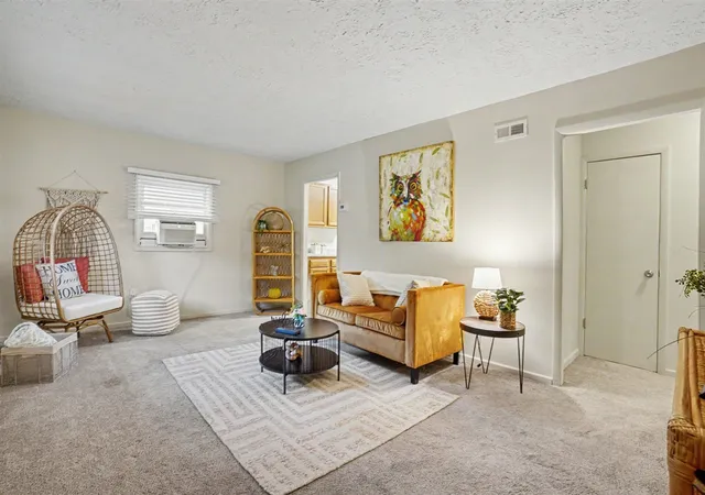 Photo 4 of Sale Pending at 1423 W North St, Kalamazoo, MI 49006 | MLS# 70555079 | Listing updated on 2026-08-28