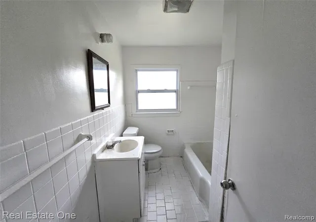 Photo 2 of Single family home for sale at 6729 Stahelin Ave, Detroit, MI 48228 | MLS# 61013555 | Listing updated on 2026-07-23