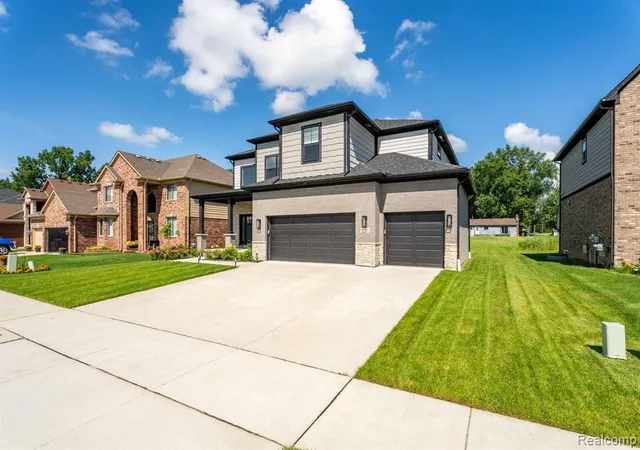 Photo 3 of Sale Pending at 50226 Kapalua Dr, Macomb, MI 48042 5547 | MLS# 61011087 | Listing updated on 2026-08-29