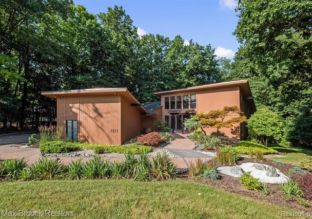 Photo 1 of Single family home for sale at 1211 Kensington Rd, Bloomfield Hills, MI 48304 3030 | MLS# 61024842 | Listing updated on 2026-08-27