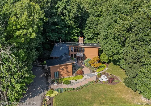 Photo 2 of Single family home for sale at 1211 Kensington Rd, Bloomfield Hills, MI 48304 3030 | MLS# 61024842 | Listing updated on 2026-08-27