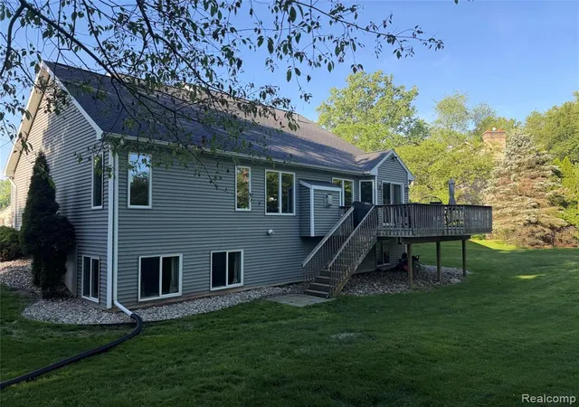 Photo 4 of Single Family Residence at 2380 Houghton Holw Dr, Lansing, MI 48911 | MLS# 60998417 |  | Sold on 2026-08-07