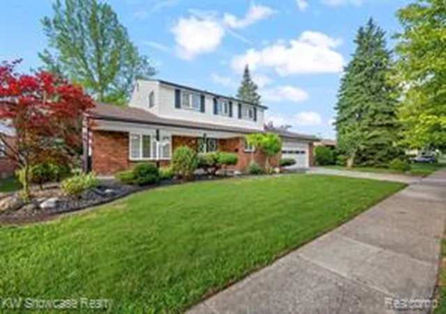 Homes for sale in Center Line, MI | 8362 Sunburst, Center Line, MI 48015 | MLS# 61010067