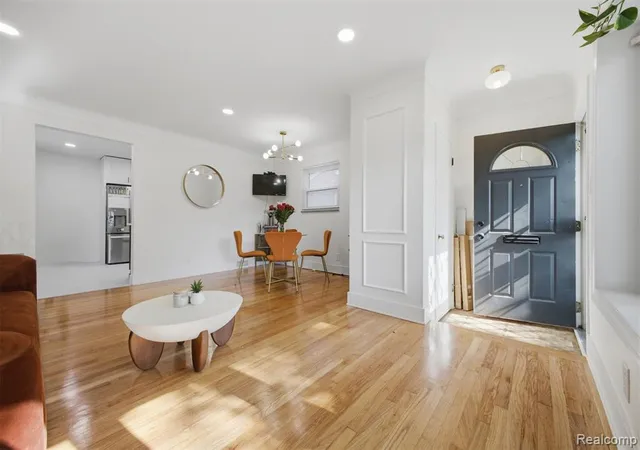 Photo 3 of Single family home for sale at 21840 Kenosha St, Oak Park, MI 48237 | MLS# 61018589 | Listing updated on 2026-08-08