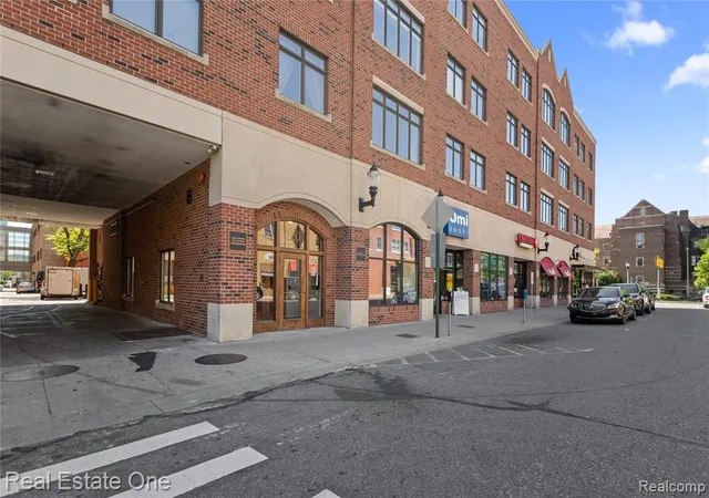 Photo 3 of Condominium at 220 Mac Ave #313, East Lansing, MI 48823 | MLS# 60995786 | | Sold on 2026-07-01