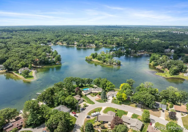 Photo 4 of Sale Pending at 2452 Holtman Dr, Grand Rapids, MI 49525 | MLS# 70555536 | Listing updated on 2026-09-09