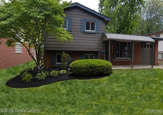 Photo 1 of Sale Pending at 33229 Kirby St, Farmington, MI 48336 | MLS# 61018039 | Listing updated on 2026-08-13