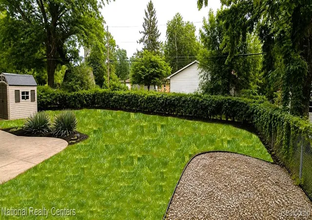 Photo 4 of Sale Pending at 33229 Kirby St, Farmington, MI 48336 | MLS# 61018039 | Listing updated on 2026-08-13