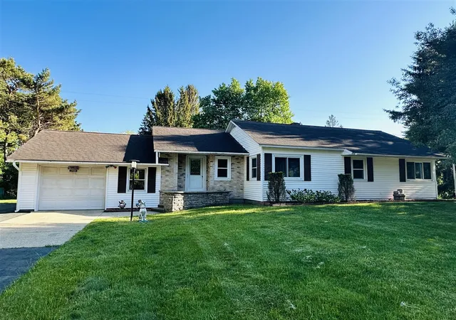 Homes for sale in Manistee, MI | 1735 Red Apple Rd, Manistee, MI 49660 | MLS# 70535238