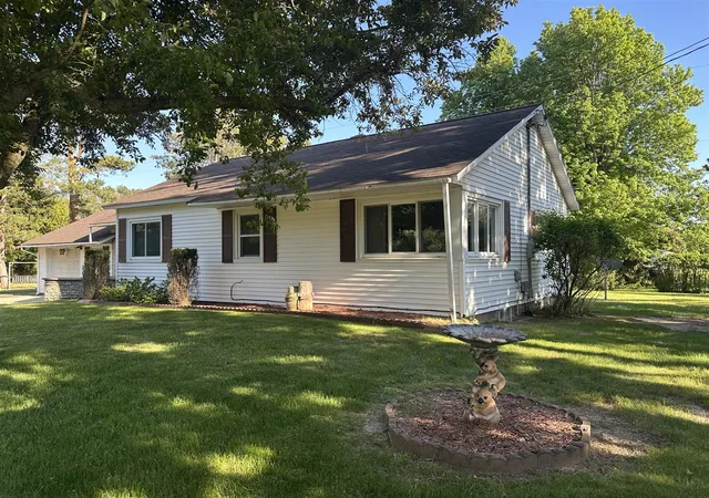 Homes for sale in Manistee, MI | 1735 Red Apple Rd, Manistee, MI 49660 | MLS# 70535238